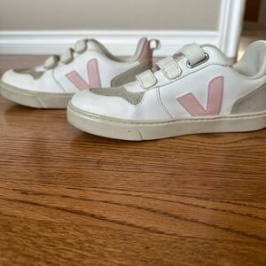Veja White and Pink Low-Top Sneakers with V-Logo